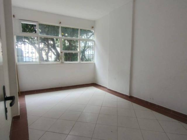 #719 - Apartamento para Venda em Rio de Janeiro - RJ